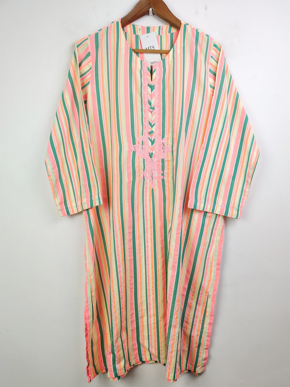 Buy online pre-used pre-loved 100% authentic & Original branded Unknown Brand (BK-1898) available in Pakistan. Top international brands avilable.