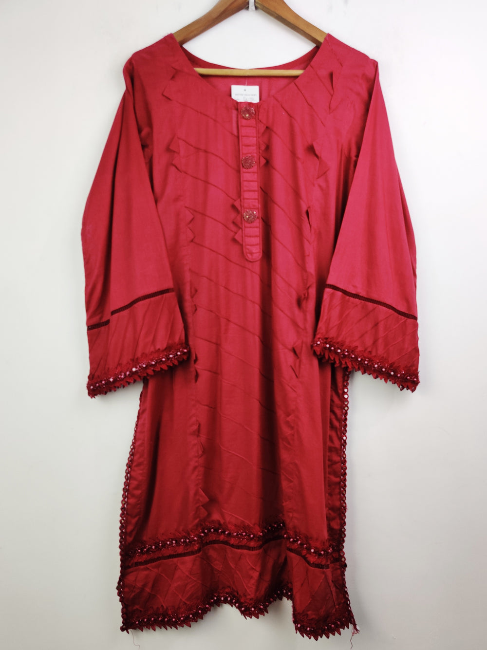 Buy online pre-used pre-loved 100% authentic & Original branded Unknown Brand (BK-1936) available in Pakistan. Top international brands avilable.