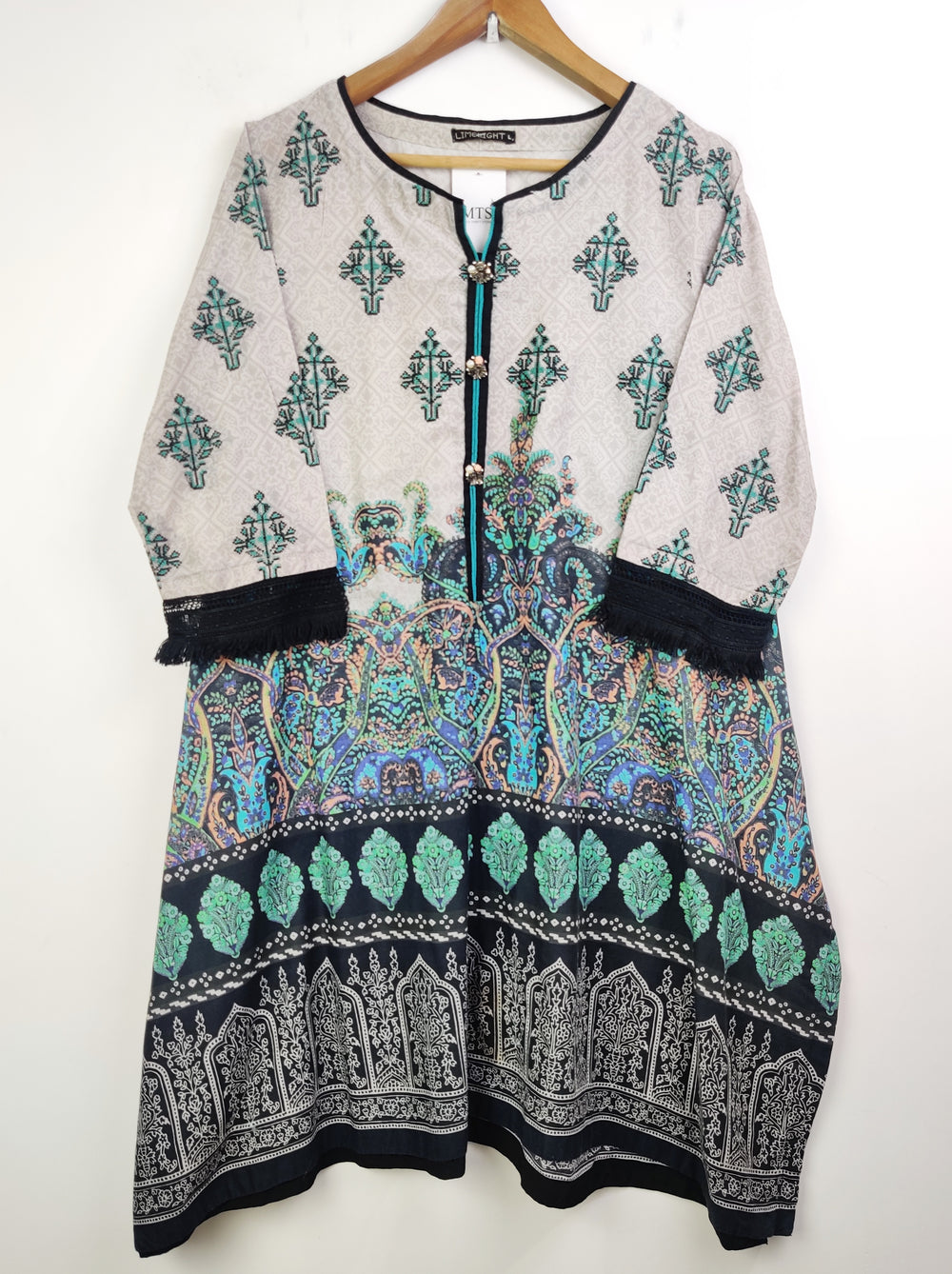 Buy online pre-used pre-loved 100% authentic & Original branded Limelight (BK-1943) available in Pakistan. Top international brands avilable.