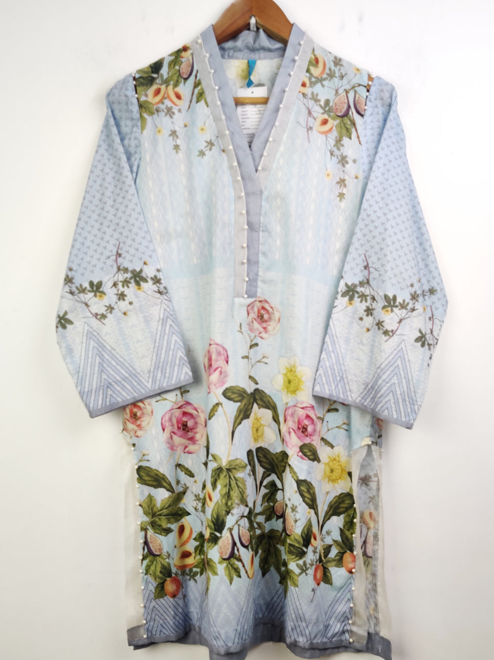 Buy online pre-used pre-loved 100% authentic & Original branded Ethnic (BK-1946) available in Pakistan. Top international brands avilable.