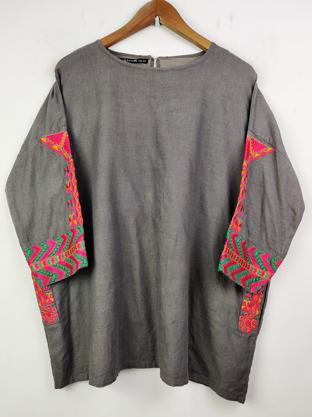 Buy online pre-used pre-loved 100% authentic & Original branded Khaadi (BK-1960) available in Pakistan. Top international brands avilable.