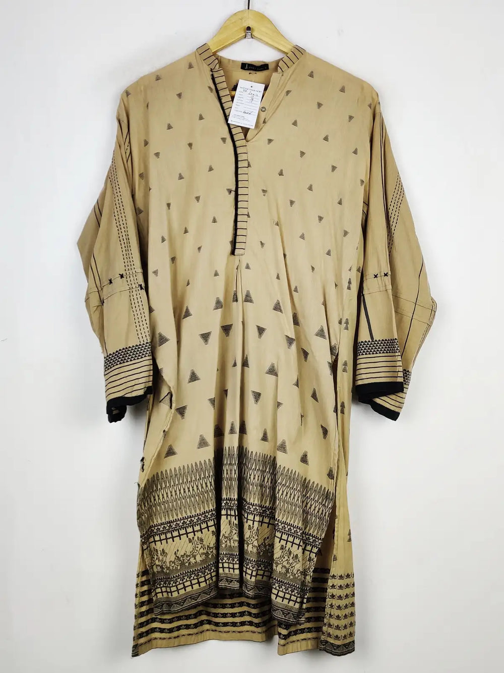 Buy online pre-used pre-loved 100% authentic & Original branded J. Pret (BK-2004) available in Pakistan. Top international brands avilable.