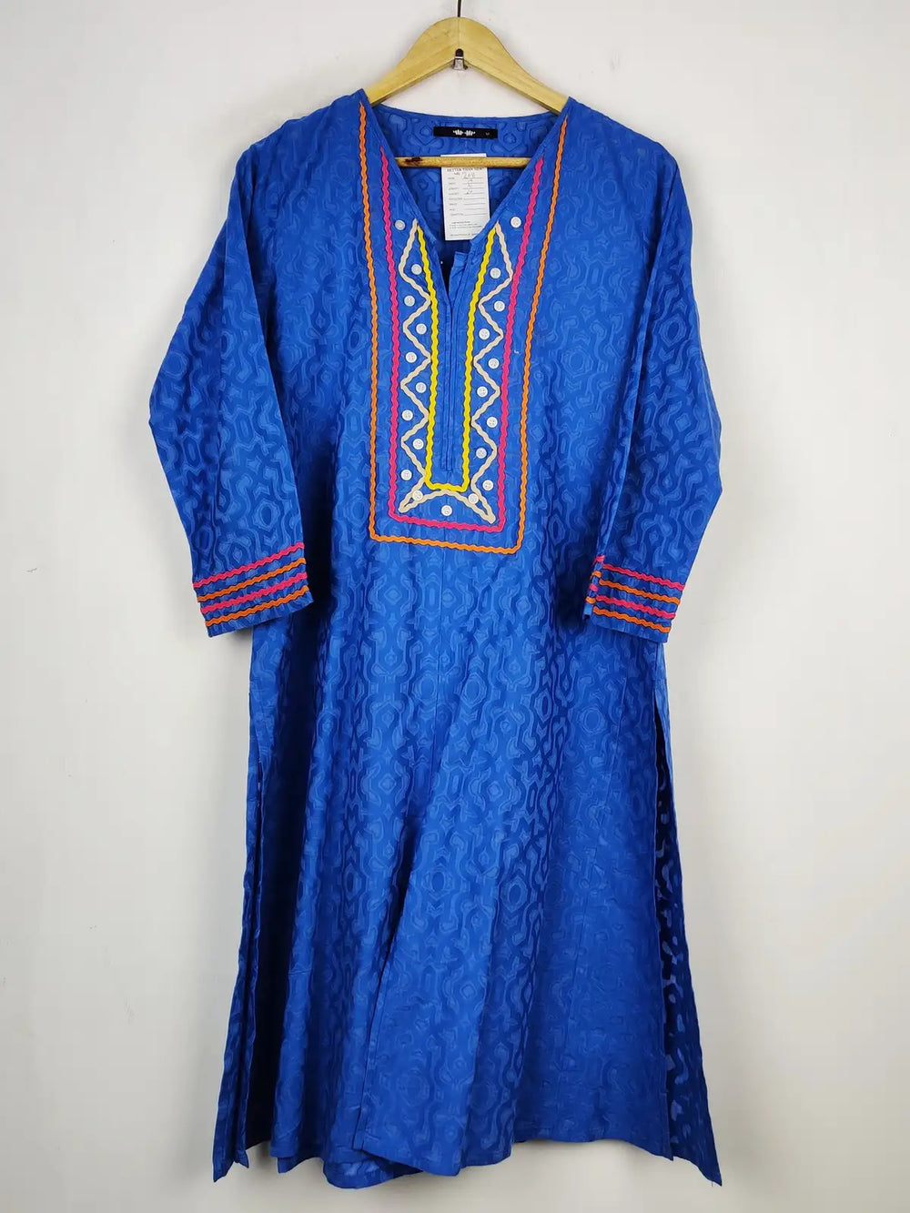 Buy online pre-used pre-loved 100% authentic & Original branded Khaadi (BK-2011) available in Pakistan. Top international brands avilable.