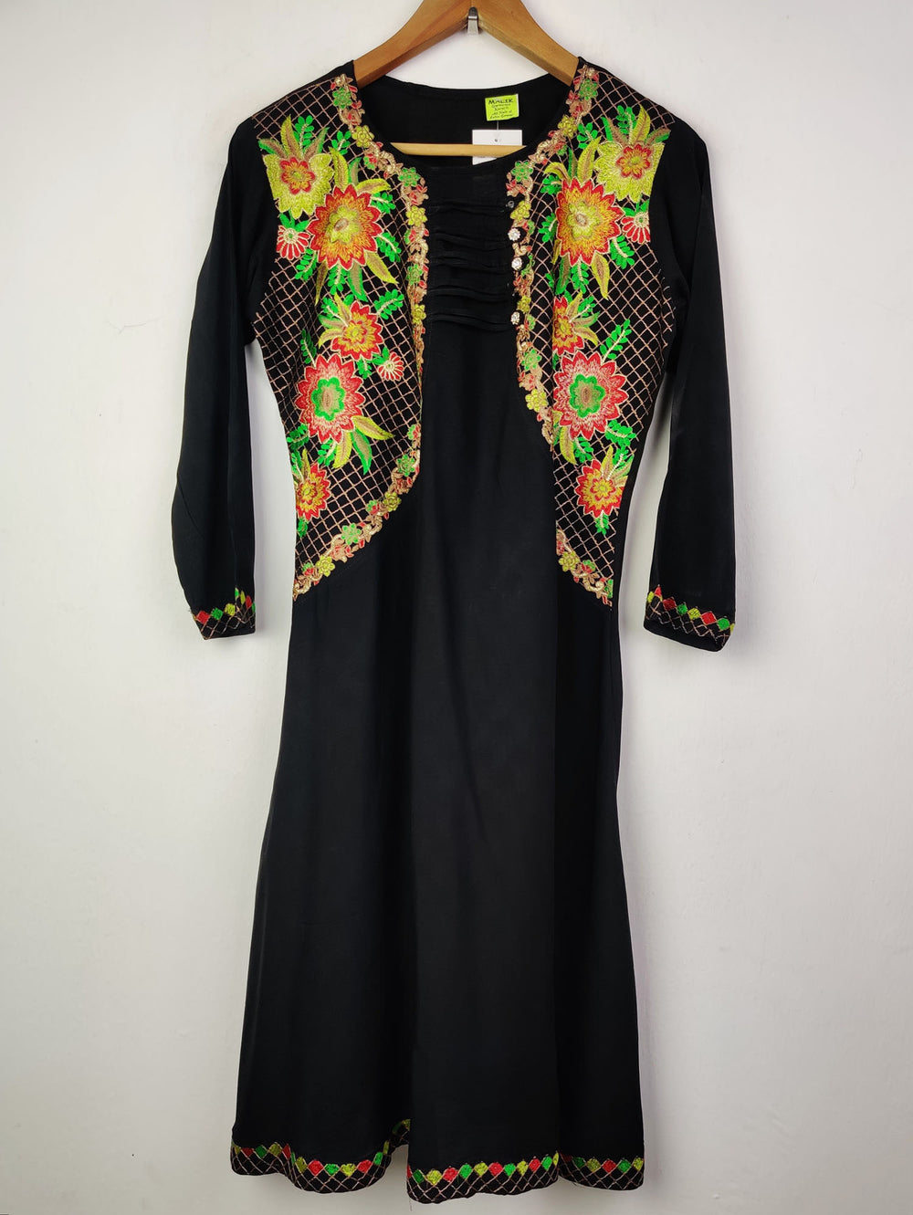 Buy online pre-used pre-loved 100% authentic & Original branded Malik (BK-203) available in Pakistan. Top international brands avilable.