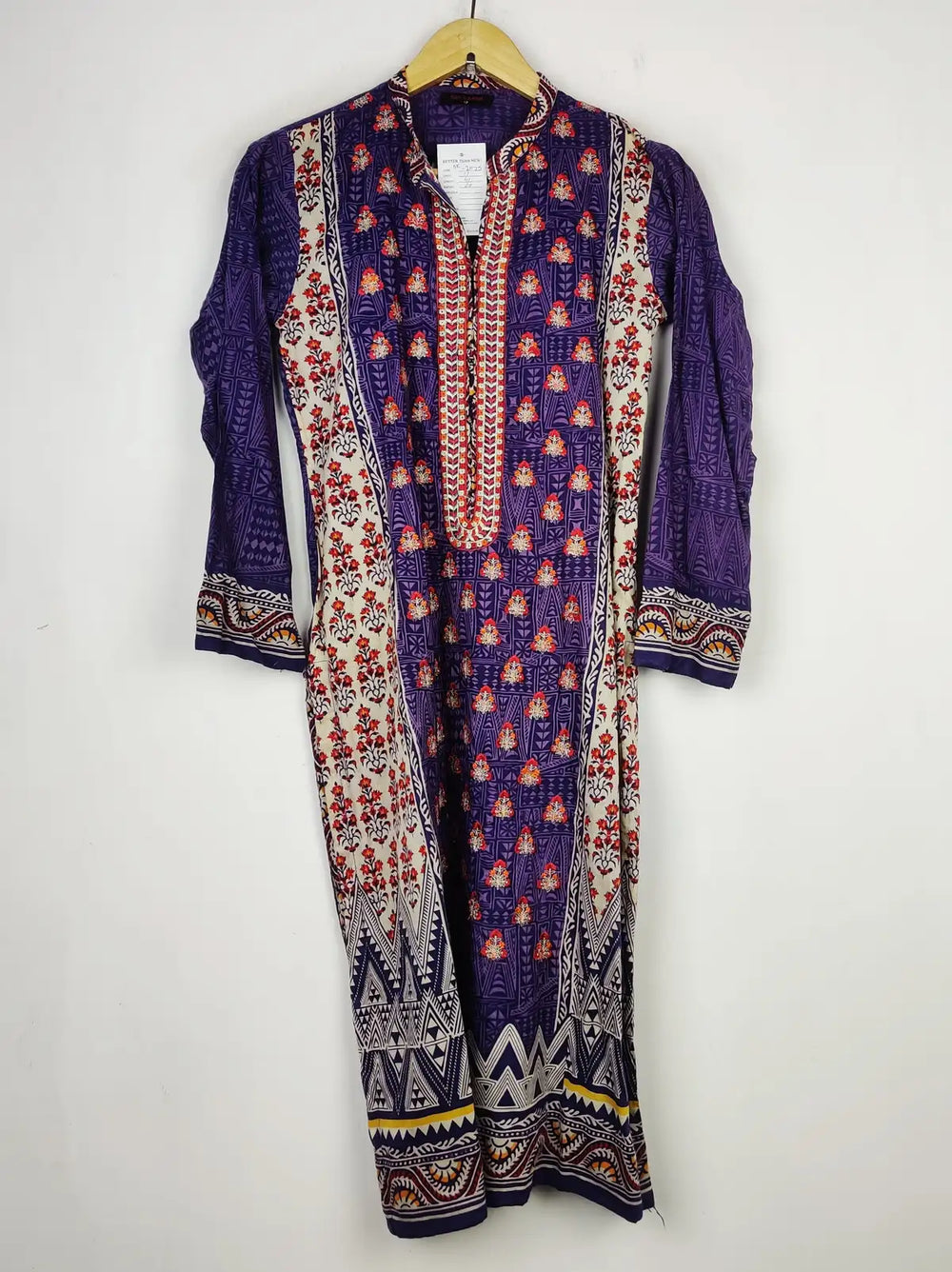 Buy online pre-used pre-loved 100% authentic & Original branded Bin Saeed (BK-2075) available in Pakistan. Top international brands avilable.