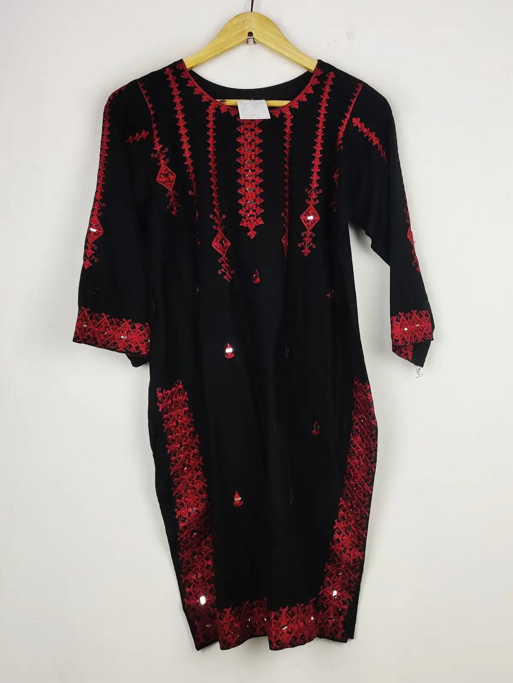 Buy online pre-used pre-loved 100% authentic & Original branded Nabisha (BK-2089) available in Pakistan. Top international brands avilable.