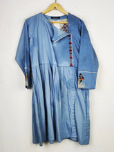 Buy online pre-used pre-loved 100% authentic & Original branded Khaadi (BK-2100) available in Pakistan. Top international brands avilable.