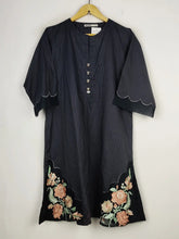 Buy online pre-used pre-loved 100% authentic & Original branded Khaadi (BK-2107) available in Pakistan. Top international brands avilable.