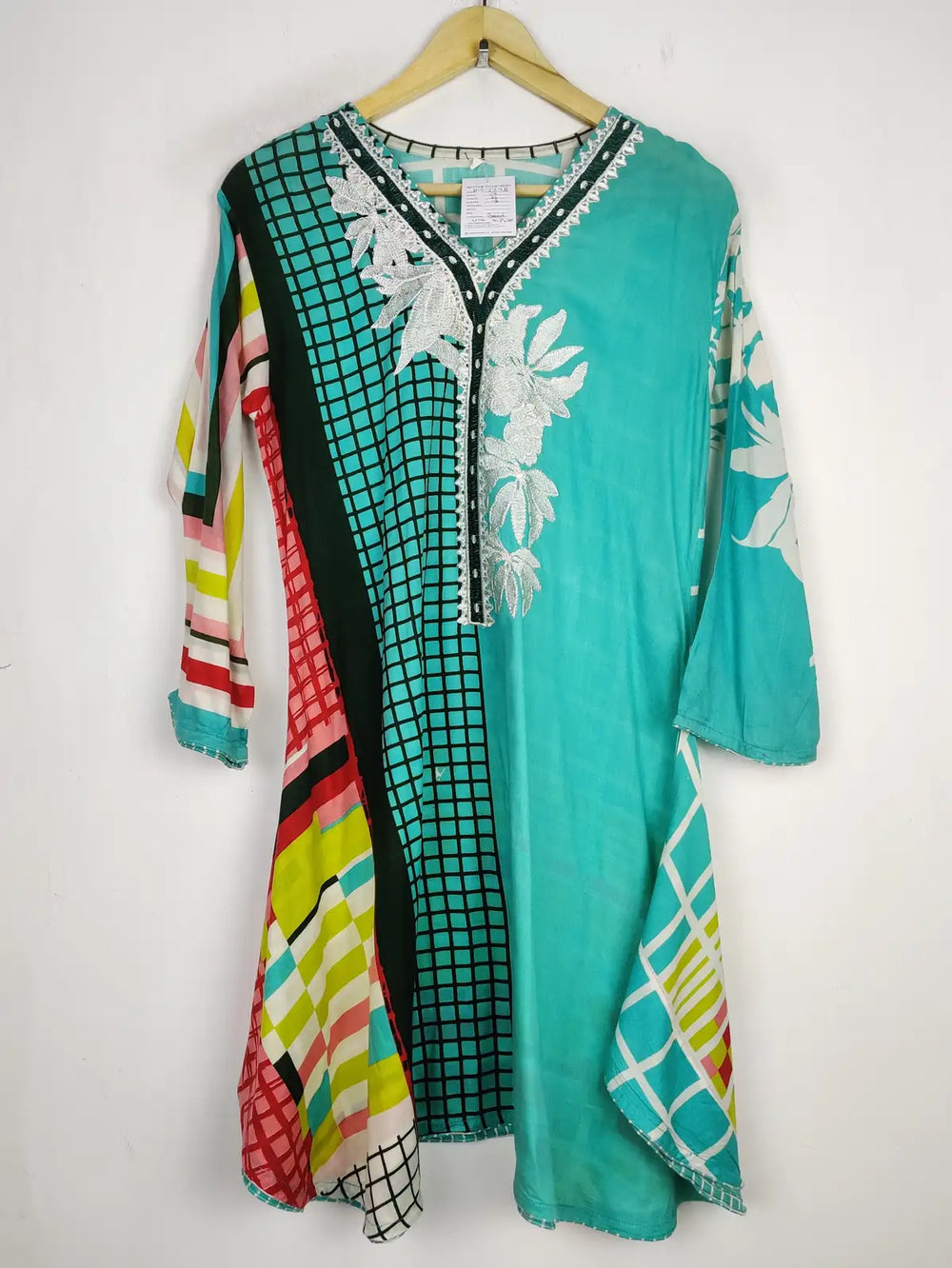 Buy online pre-used pre-loved 100% authentic & Original branded Unknown Brand (BK-2248) available in Pakistan. Top international brands avilable.