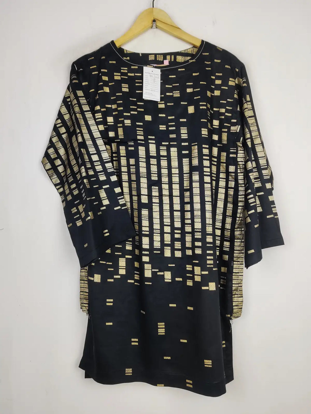 Buy online pre-used pre-loved 100% authentic & Original branded Mak (BK-2261) available in Pakistan. Top international brands avilable.