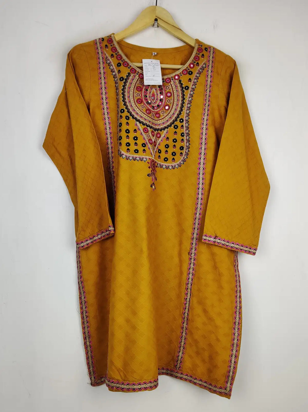 Buy online pre-used pre-loved 100% authentic & Original branded Unknown Brand (BK-2322) available in Pakistan. Top international brands avilable.
