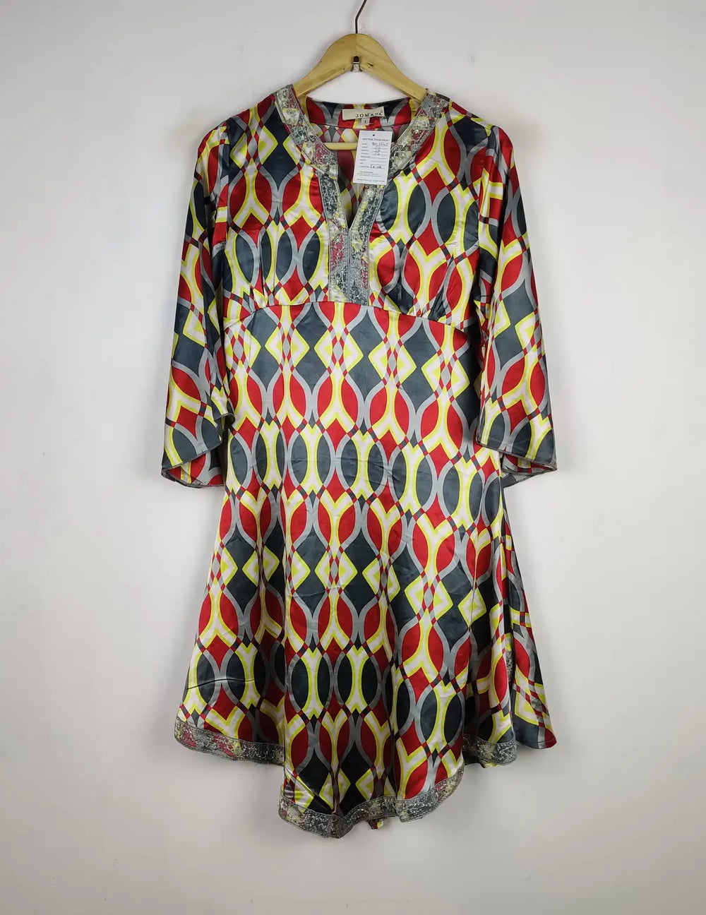 Buy online pre-used pre-loved 100% authentic & Original branded Jomana (BK-2547) available in Pakistan. Top international brands avilable.