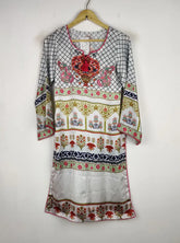 Buy online pre-used pre-loved 100% authentic & Original branded Unknown Brand (BK-2557) available in Pakistan. Top international brands avilable.