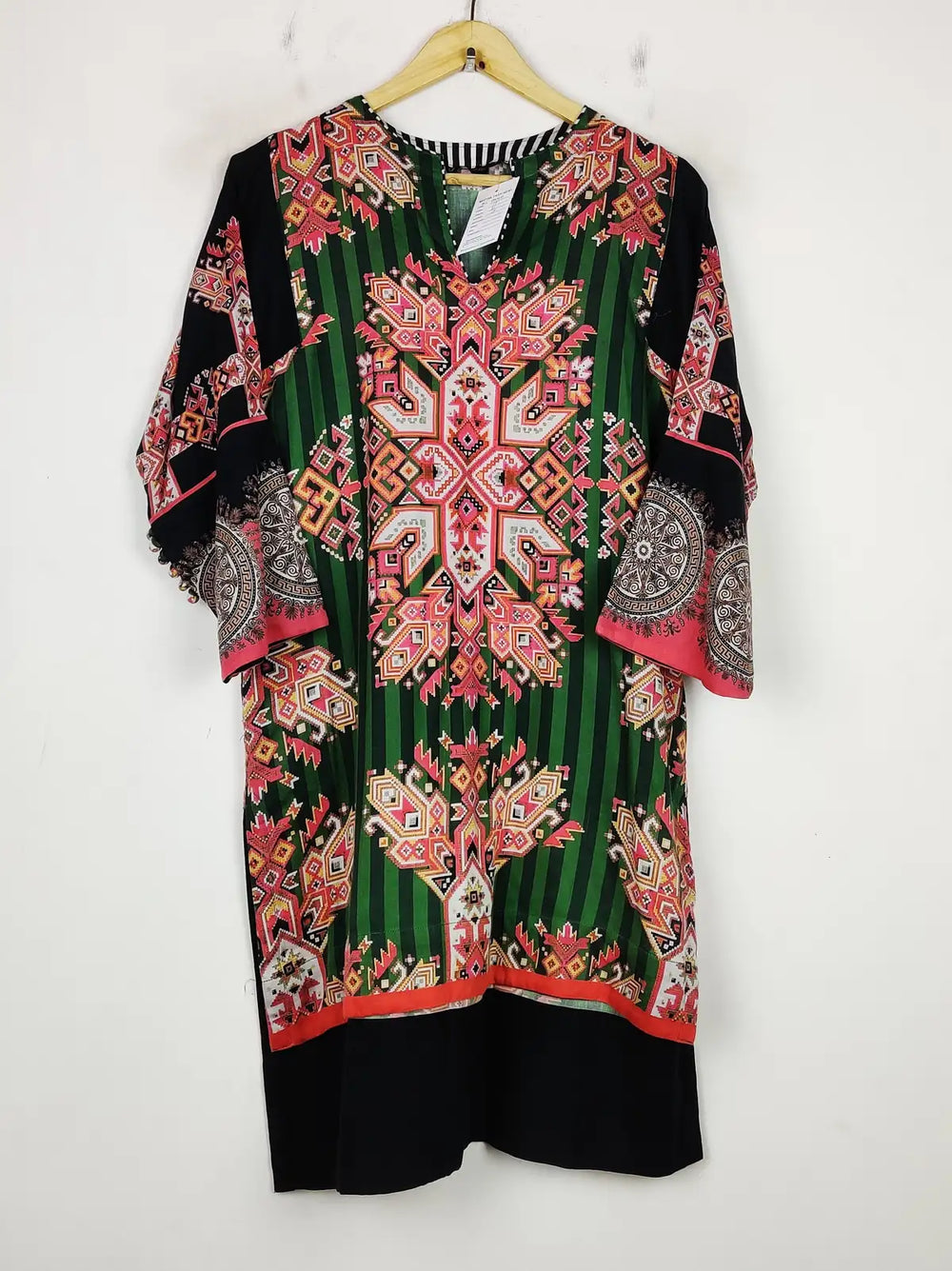 Buy online pre-used pre-loved 100% authentic & Original branded Al Karam (BK-2595) available in Pakistan. Top international brands avilable.
