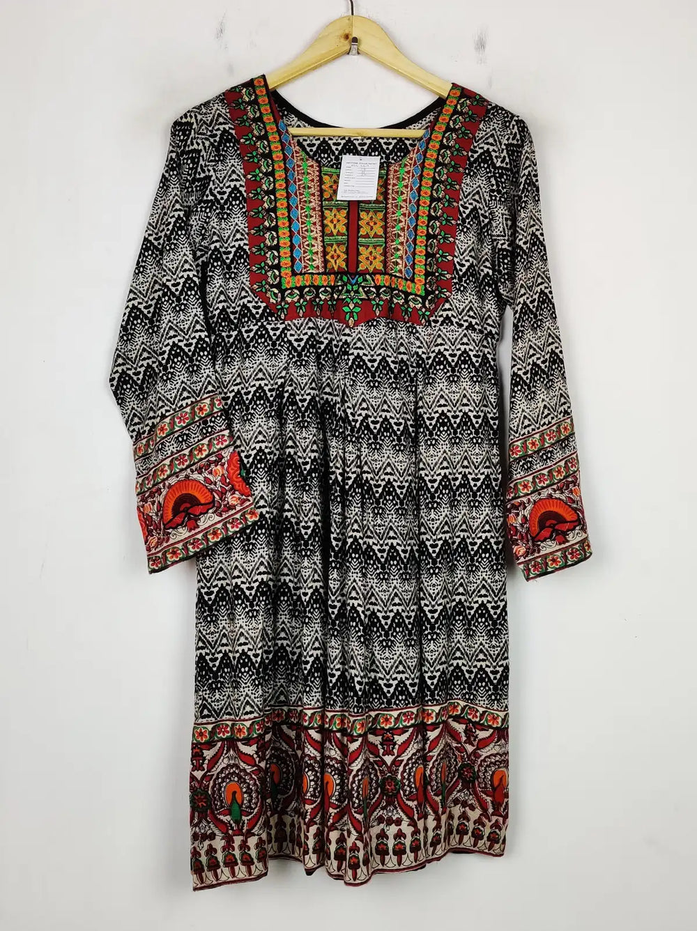 Buy online pre-used pre-loved 100% authentic & Original branded Unknown Brand (BK-2612) available in Pakistan. Top international brands avilable.
