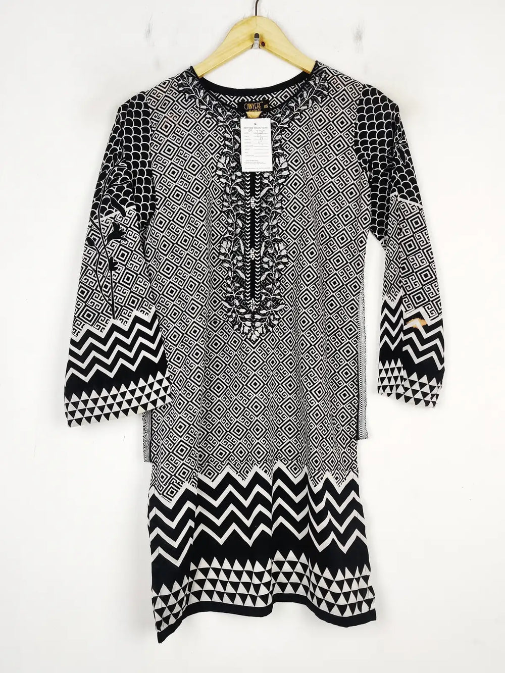 Buy online pre-used pre-loved 100% authentic & Original branded Chinyere (BK-2717) available in Pakistan. Top international brands avilable.