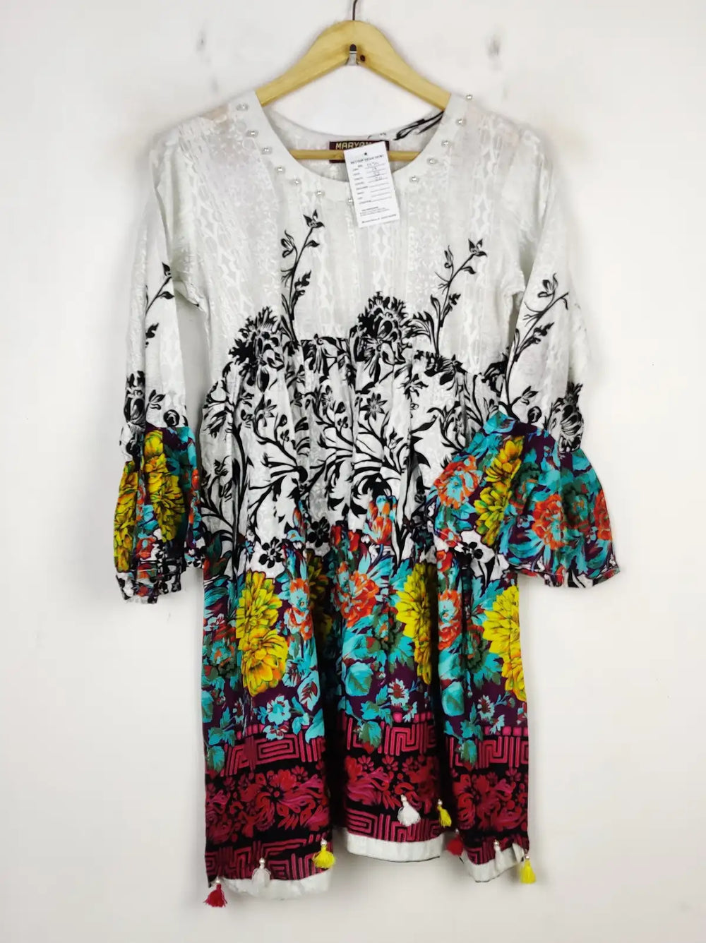 Buy online pre-used pre-loved 100% authentic & Original branded Marrayam Mariyas (BK-2734) available in Pakistan. Top international brands avilable.