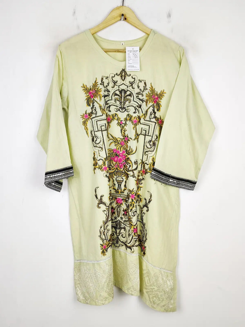 Buy online pre-used pre-loved 100% authentic & Original branded Unknown Brand (BK-2742) available in Pakistan. Top international brands avilable.