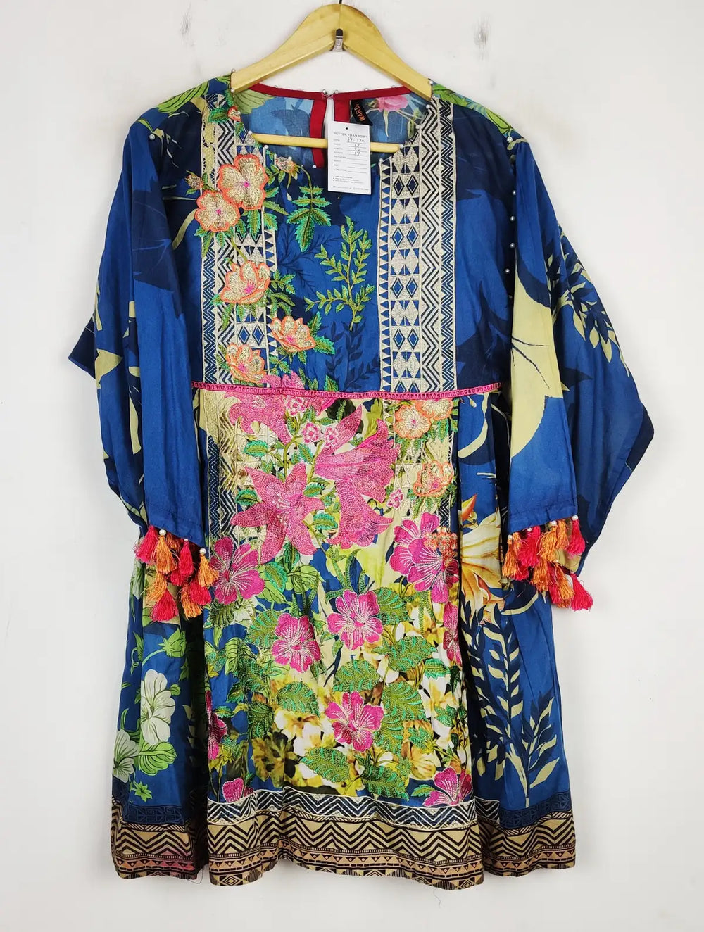 Buy online pre-used pre-loved 100% authentic & Original branded Warda (BK-2791) available in Pakistan. Top international brands avilable.