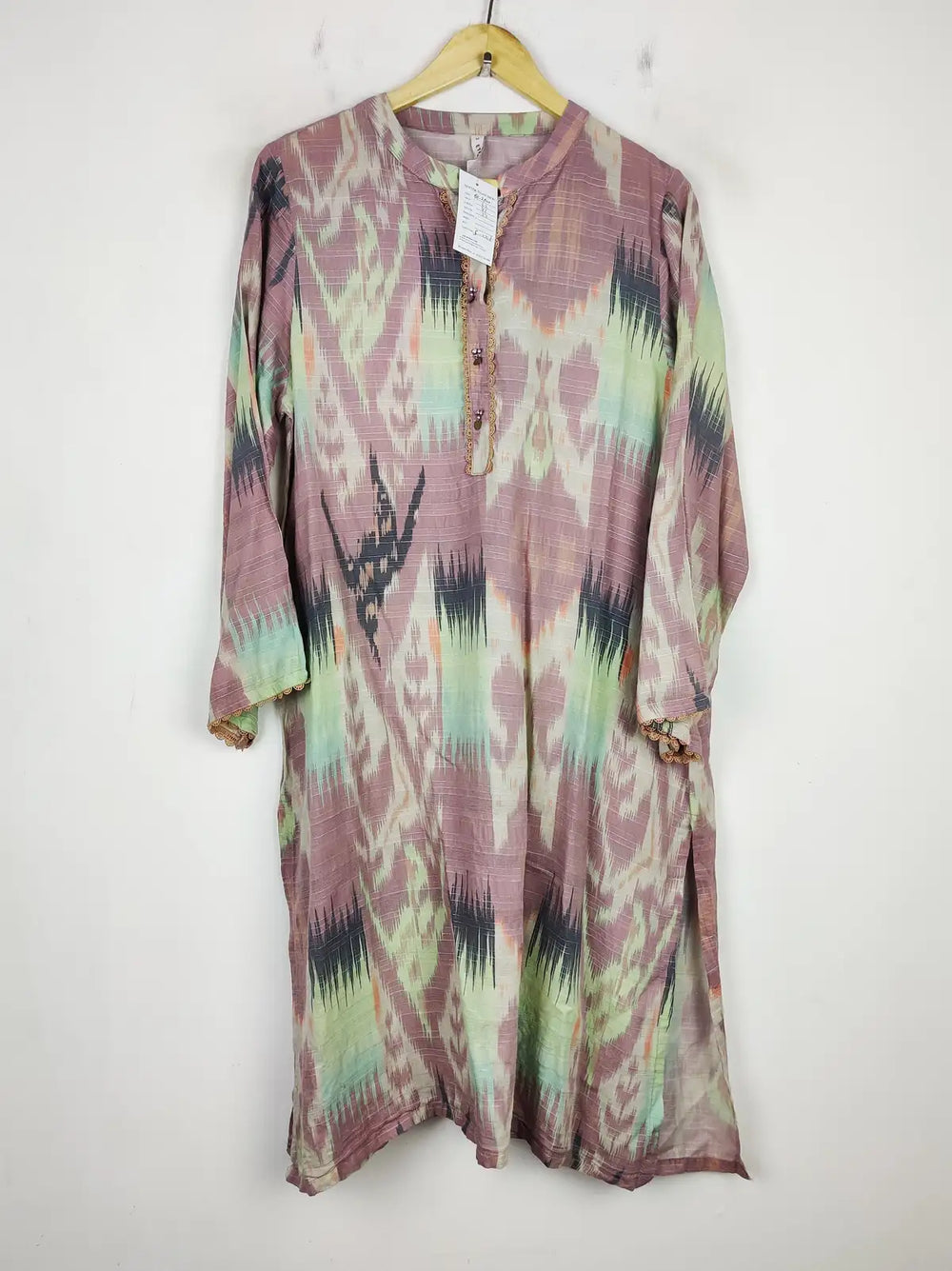 Buy online pre-used pre-loved 100% authentic & Original branded Ethnic (BK-2800) available in Pakistan. Top international brands avilable.