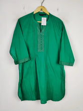 Buy online pre-used pre-loved 100% authentic & Original branded Srishti (BK-2802) available in Pakistan. Top international brands avilable.