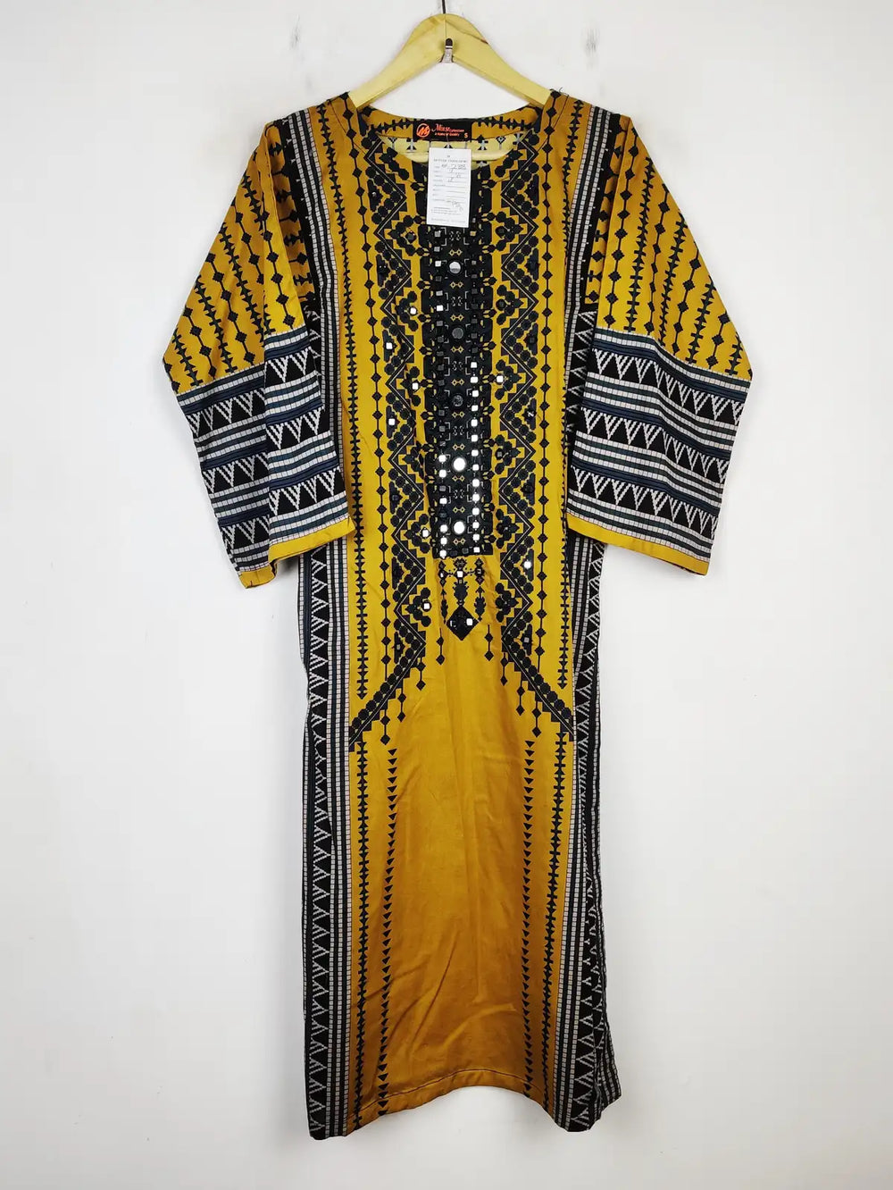 Buy online pre-used pre-loved 100% authentic & Original branded Minsa Collection (BK-2818) available in Pakistan. Top international brands avilable.