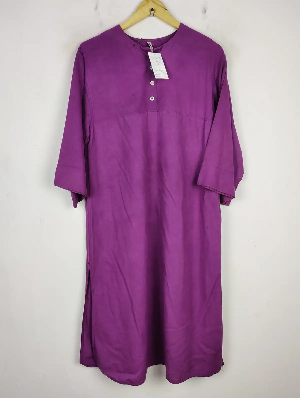 Buy online pre-used pre-loved 100% authentic & Original branded Ethnic (BK-2825) available in Pakistan. Top international brands avilable.