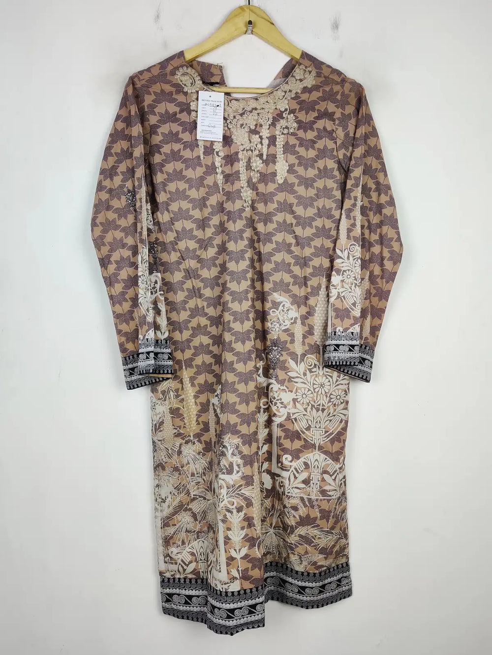 Buy online pre-used pre-loved 100% authentic & Original branded Alkaram Studio (BK-2831) available in Pakistan. Top international brands avilable.