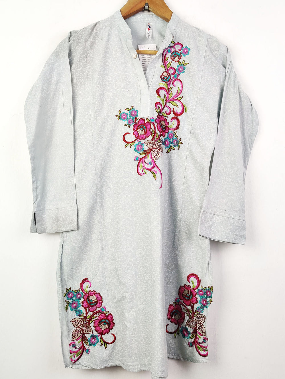 Buy online pre-used pre-loved 100% authentic & Original branded Aa Boutique (BK-286) available in Pakistan. Top international brands avilable.