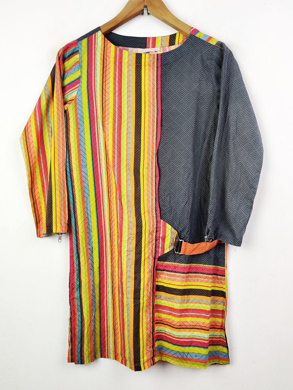 Buy online pre-used pre-loved 100% authentic & Original branded Mak (BK-303) available in Pakistan. Top international brands avilable.