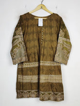 Buy online pre-used pre-loved 100% authentic & Original branded Unknown Brand (BK-3062) available in Pakistan. Top international brands avilable.