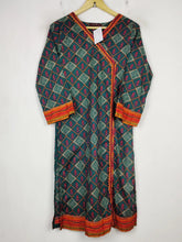 Buy online pre-used pre-loved 100% authentic & Original branded Bin Saeed (BK-3101) available in Pakistan. Top international brands avilable.