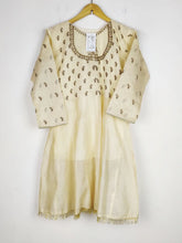 Buy online pre-used pre-loved 100% authentic & Original branded Unknown Brand (BK-3181) available in Pakistan. Top international brands avilable.