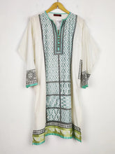 Buy online pre-used pre-loved 100% authentic & Original branded Khaadi (BK-3203) available in Pakistan. Top international brands avilable.