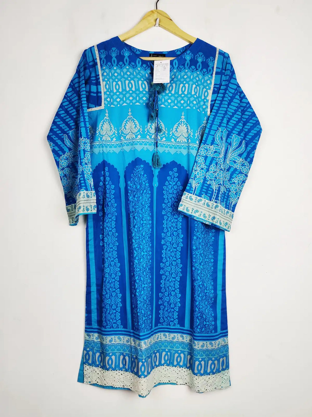 Buy online pre-used pre-loved 100% authentic & Original branded J. Pret (BK-3295) available in Pakistan. Top international brands avilable.