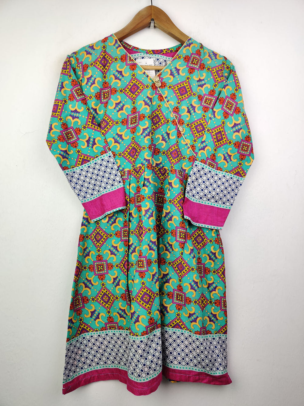 Buy online pre-used pre-loved 100% authentic & Original branded Unknown Brand (BK-330) available in Pakistan. Top international brands avilable.