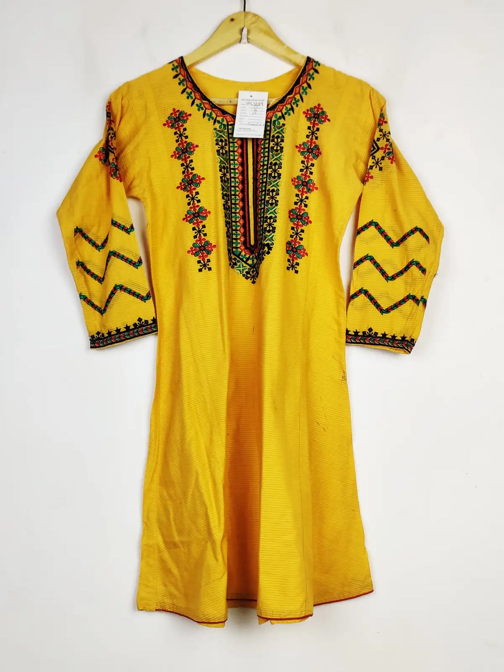Buy online pre-used pre-loved 100% authentic & Original branded Unknown Brand (BK-3339) available in Pakistan. Top international brands avilable.