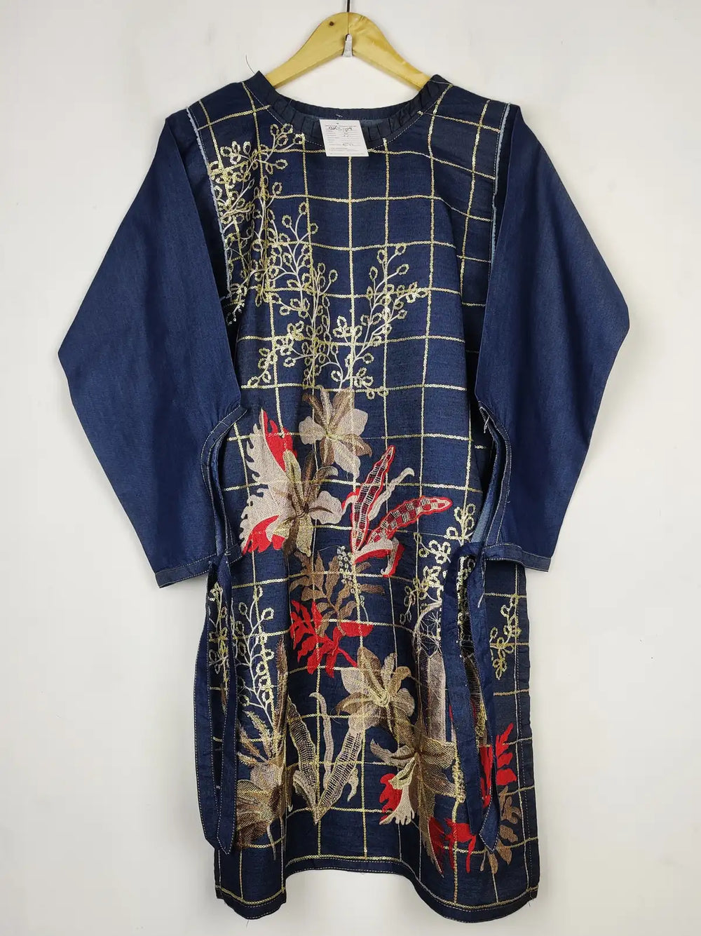 Buy online pre-used pre-loved 100% authentic & Original branded Unknown Brand (BK-3411) available in Pakistan. Top international brands avilable.