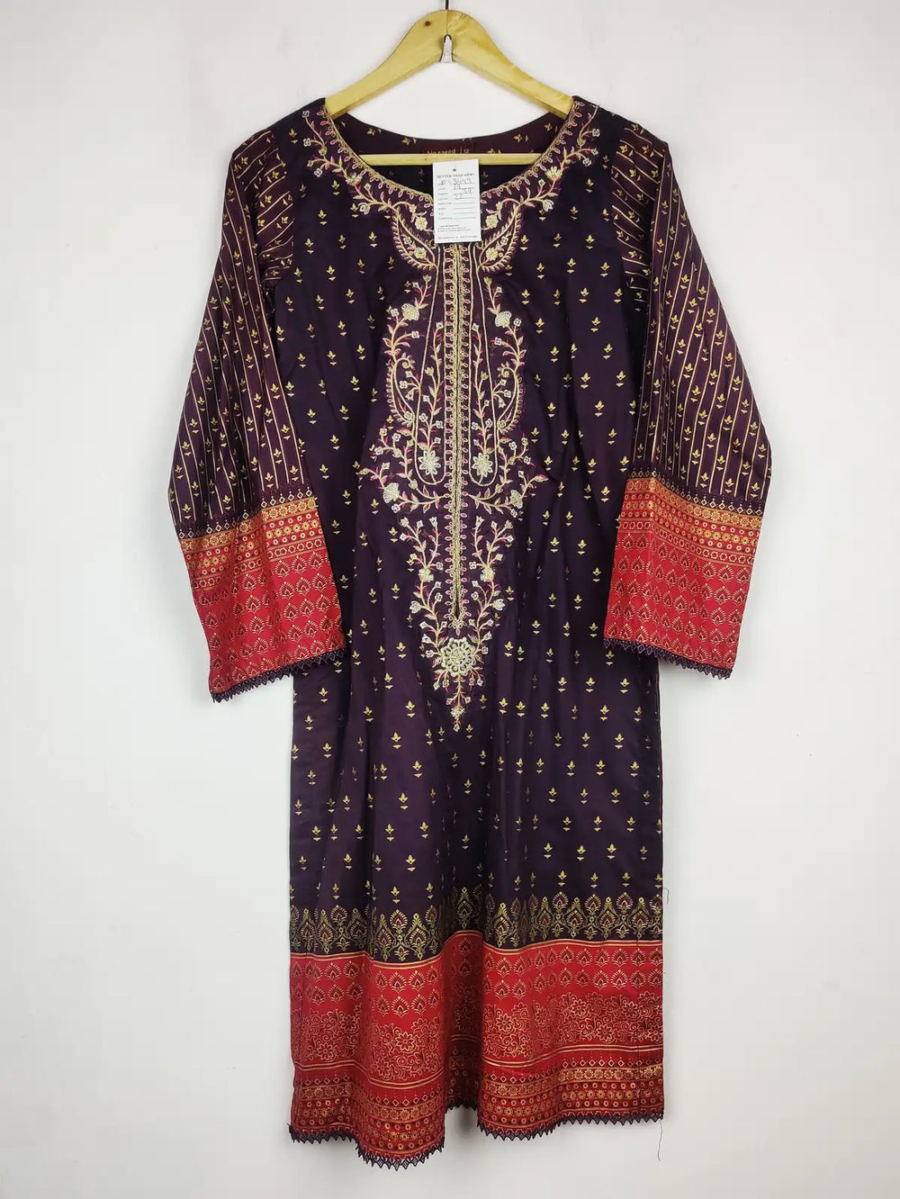 Buy online pre-used pre-loved 100% authentic & Original branded Bin Saeed (BK-3499) available in Pakistan. Top international brands avilable.