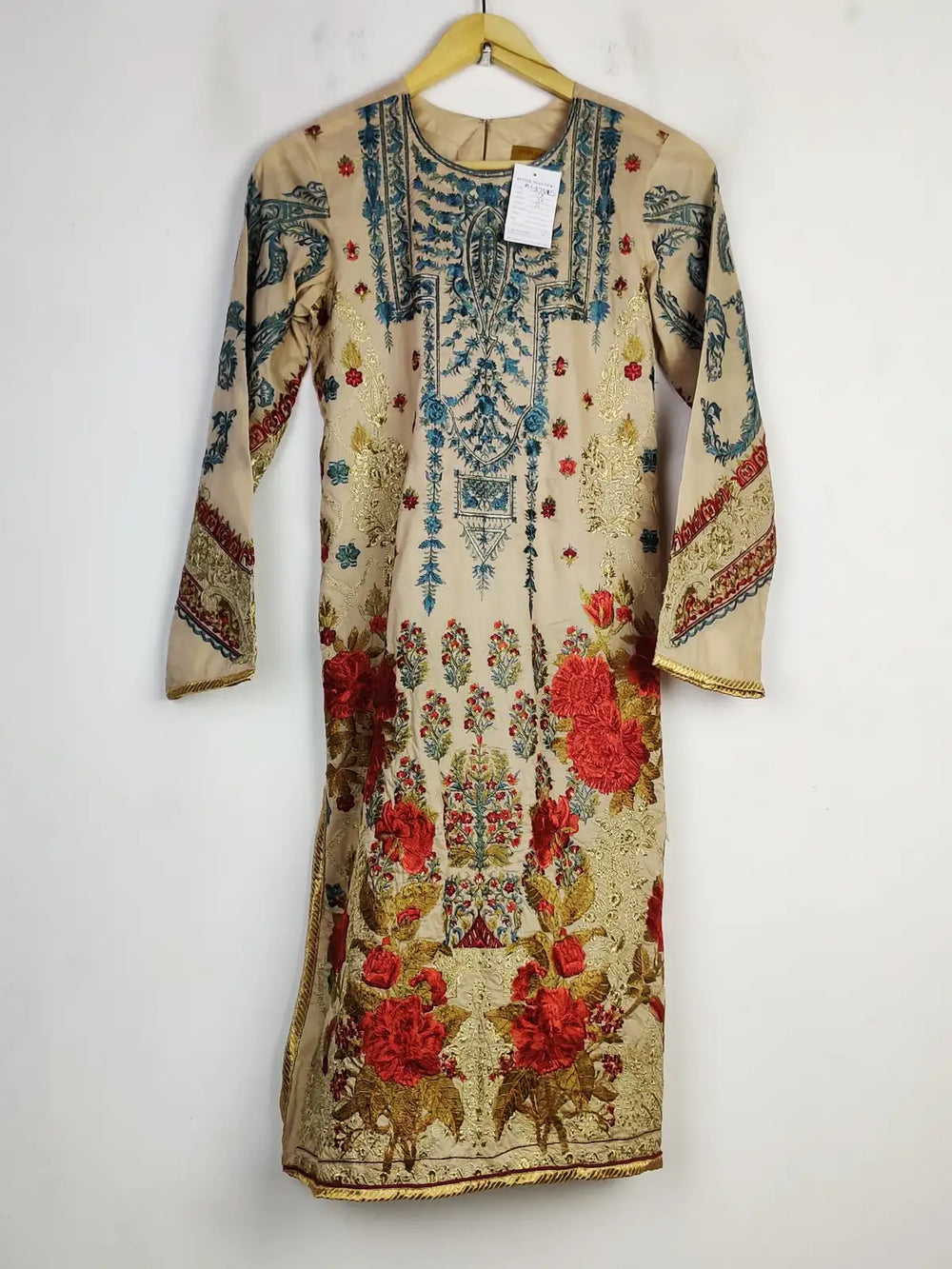 Buy online pre-used pre-loved 100% authentic & Original branded Sana Safinaz (BK-3755) available in Pakistan. Top international brands avilable.