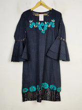 Buy online pre-used pre-loved 100% authentic & Original branded Simrans (BK-3763) available in Pakistan. Top international brands avilable.