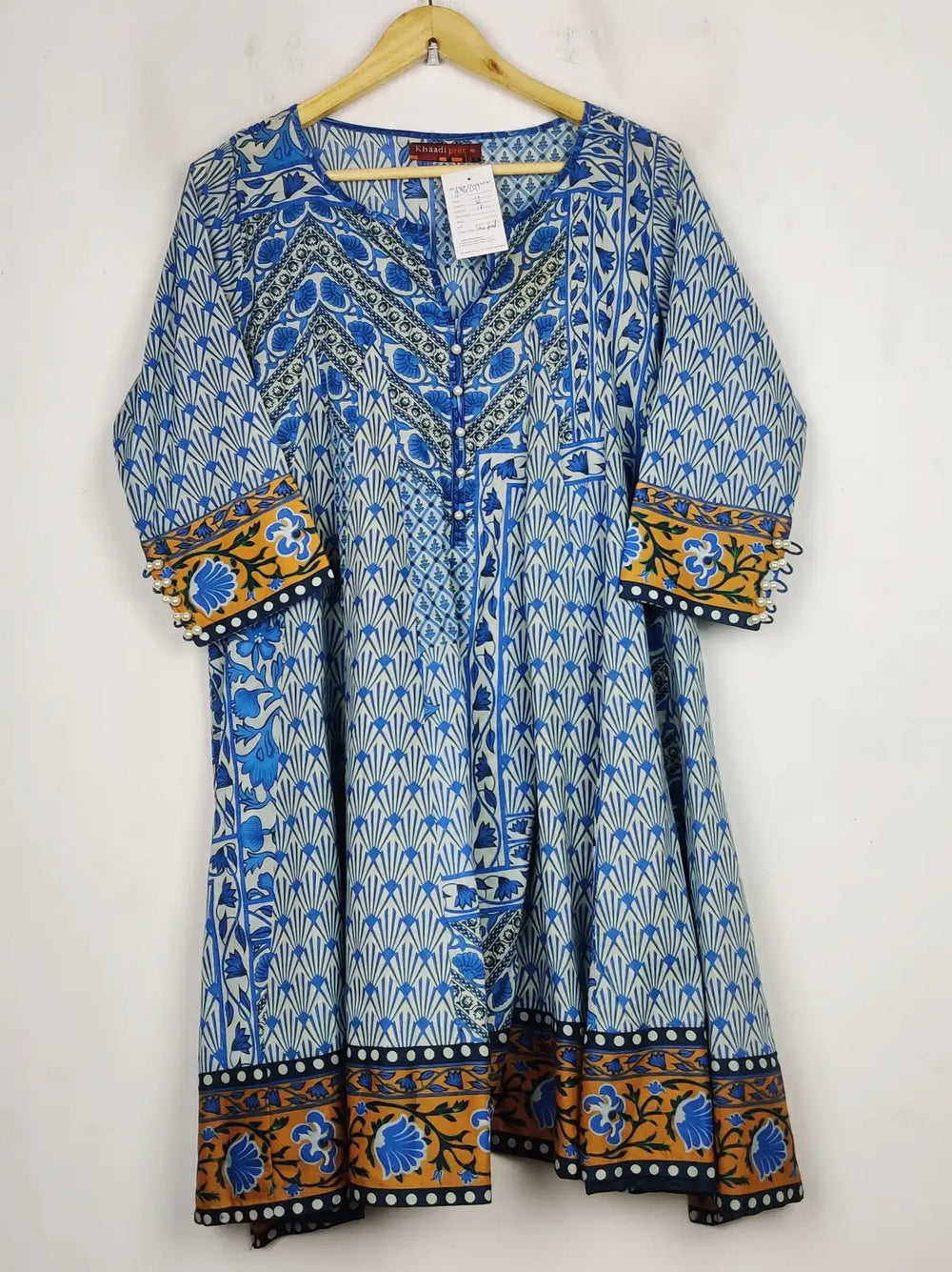Buy online pre-used pre-loved 100% authentic & Original branded Khaadi (BK-4241) available in Pakistan. Top international brands avilable.