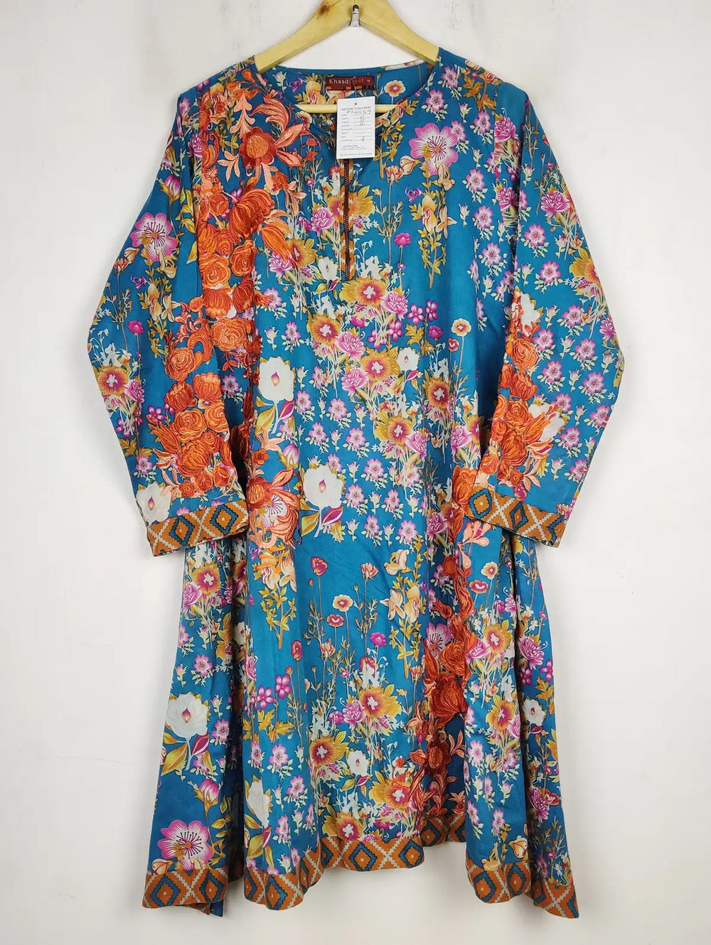 Buy online pre-used pre-loved 100% authentic & Original branded Khaadi (BK-4449) available in Pakistan. Top international brands avilable.