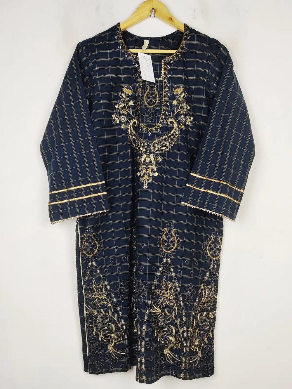Buy online pre-used pre-loved 100% authentic & Original branded Motif (BK-4562) available in Pakistan. Top international brands avilable.