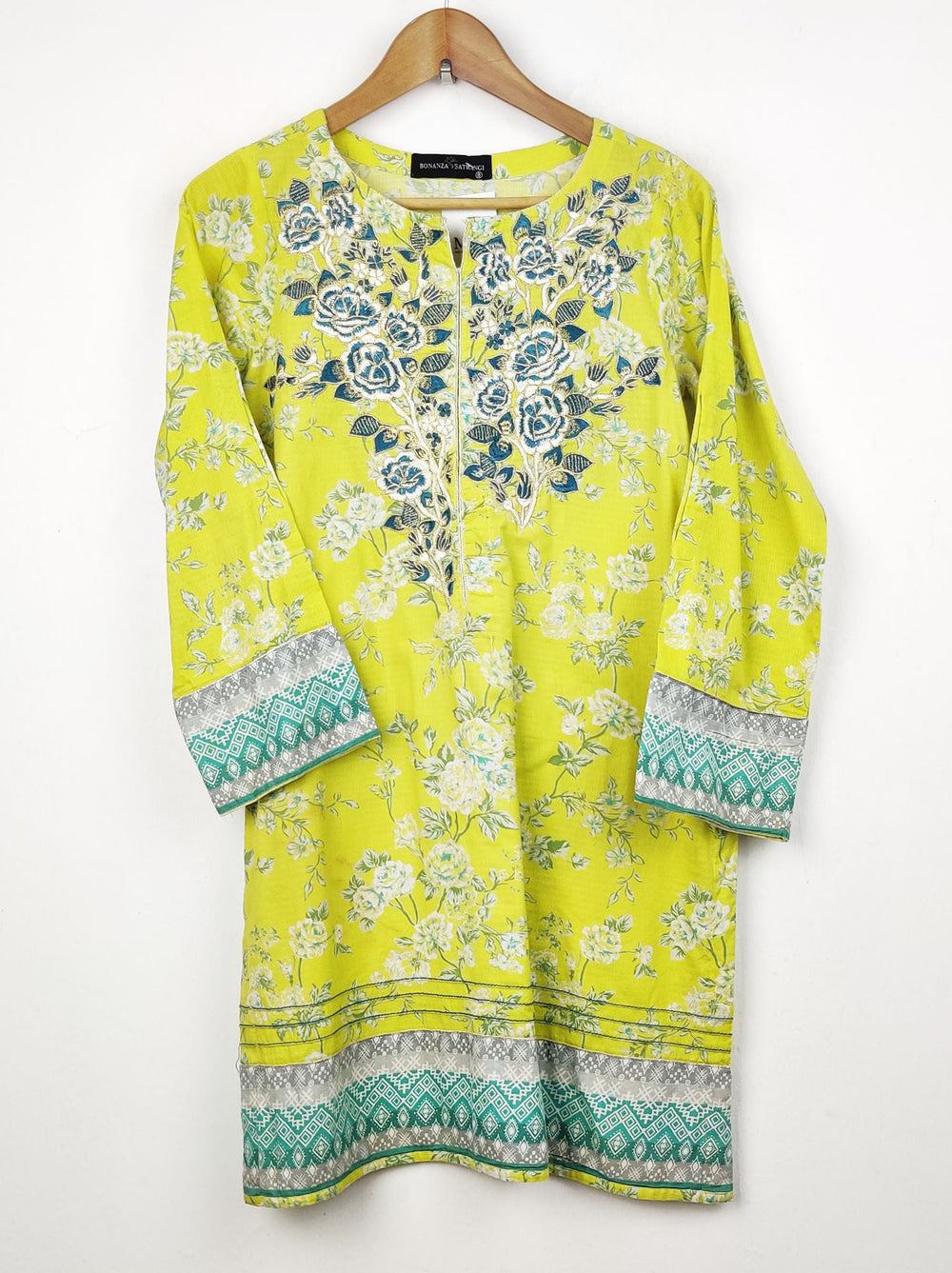 Buy online pre-used pre-loved 100% authentic & Original branded Bonanza Satrangi (BK-457) available in Pakistan. Top international brands avilable.