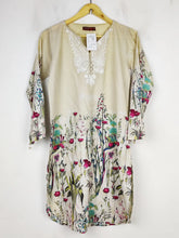 Buy online pre-used pre-loved 100% authentic & Original branded Khaadi (BK-4611) available in Pakistan. Top international brands avilable.