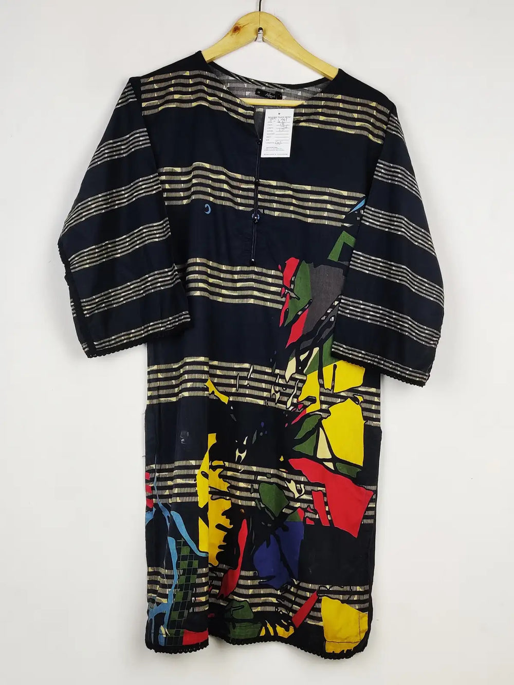 Buy online pre-used pre-loved 100% authentic & Original branded Jalyaar (BK-4711) available in Pakistan. Top international brands avilable.