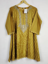 Buy online pre-used pre-loved 100% authentic & Original branded Unknown Brand (BK-4758) available in Pakistan. Top international brands avilable.
