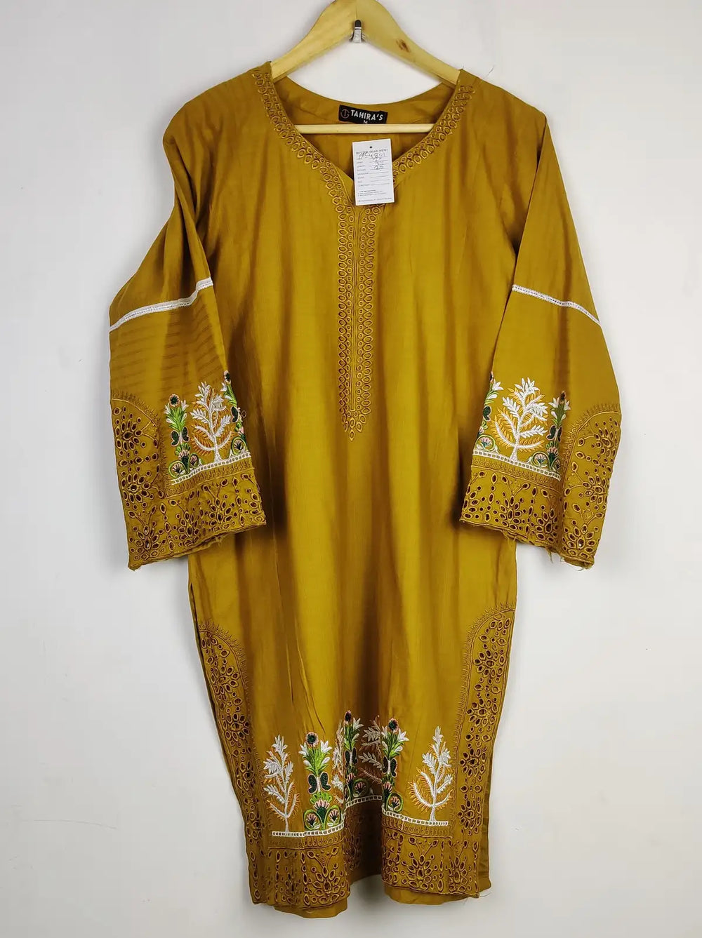Buy online pre-used pre-loved 100% authentic & Original branded Tahiras (BK-4801) available in Pakistan. Top international brands avilable.