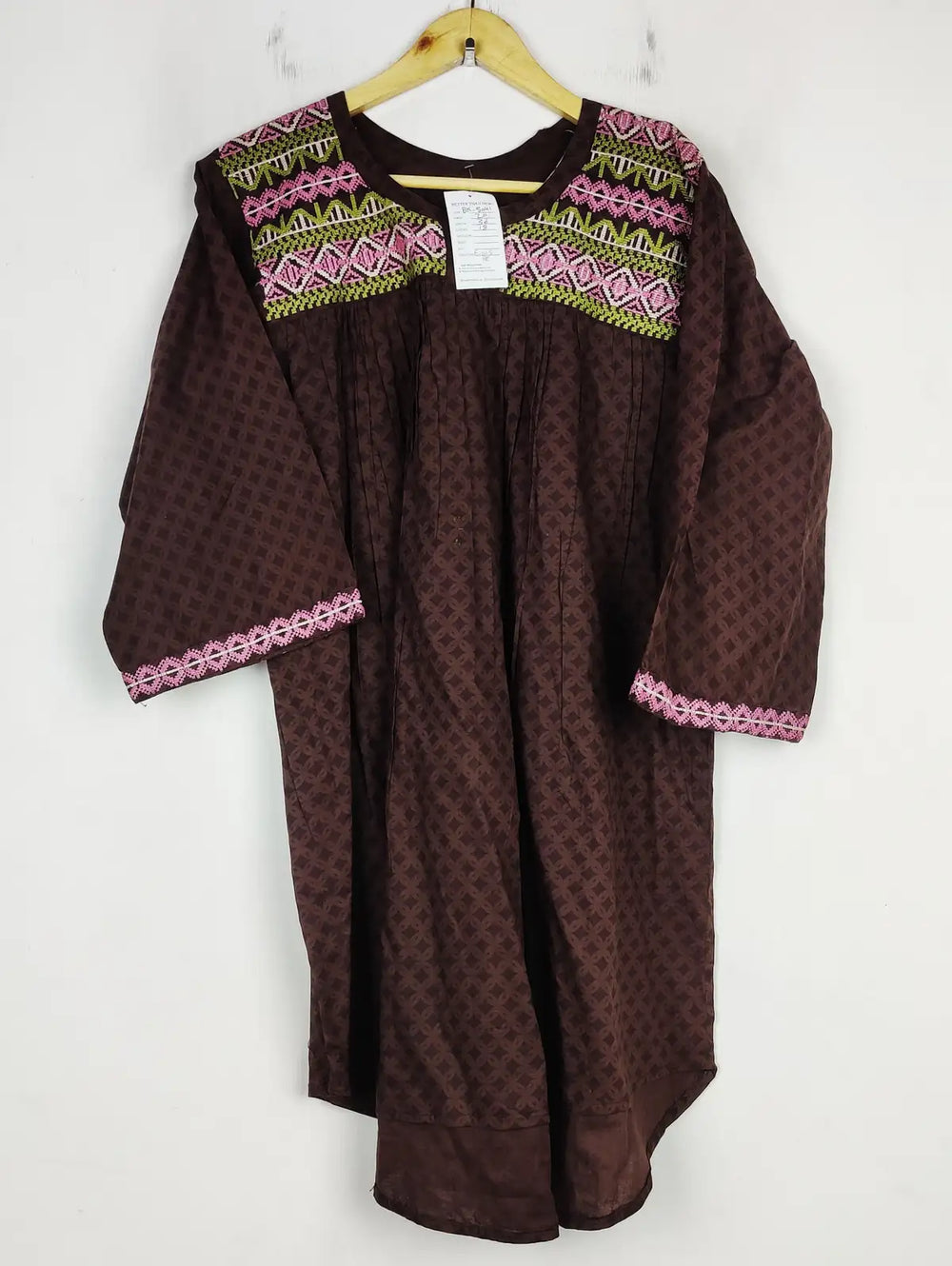 Buy online pre-used pre-loved 100% authentic & Original branded Unknown Brand (BK-5041) available in Pakistan. Top international brands avilable.